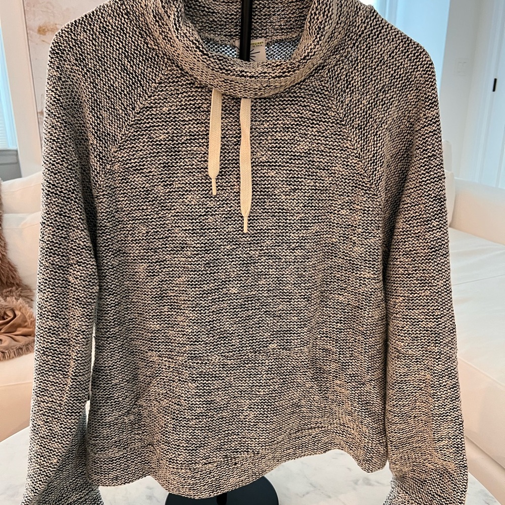 Aerie Black and Cream Turtleneck Sweater